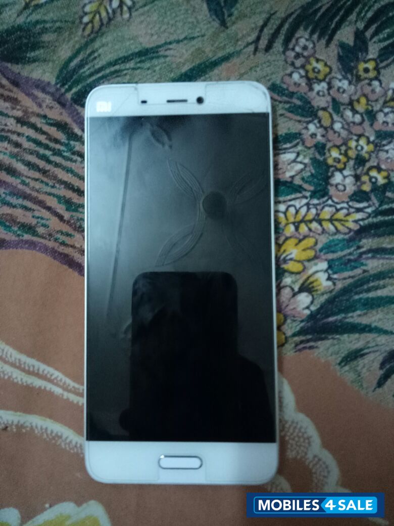 White Xiaomi Mi 5