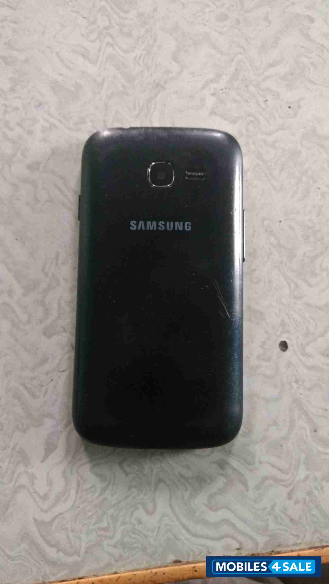 Black Samsung GT-series S-7262