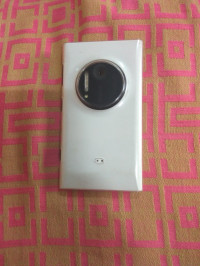 White Nokia Lumia 1020