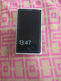 White Nokia Lumia 1020