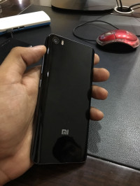Black Xiaomi Mi 5