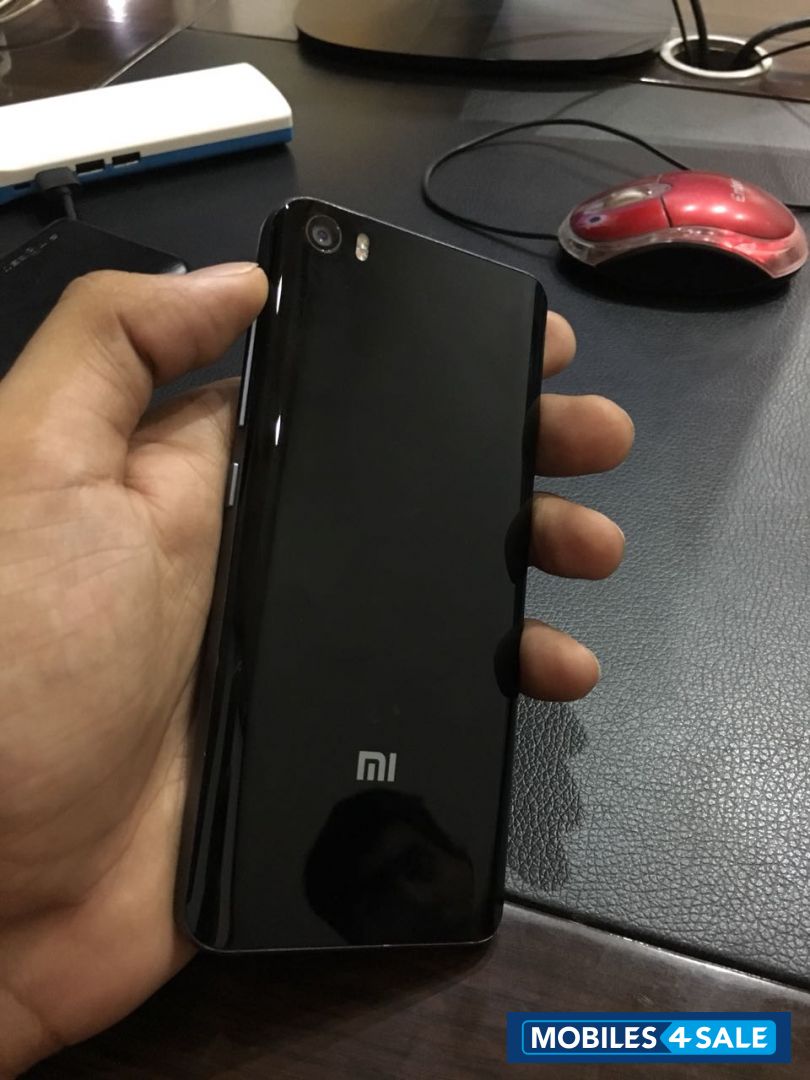 Black Xiaomi Mi 5