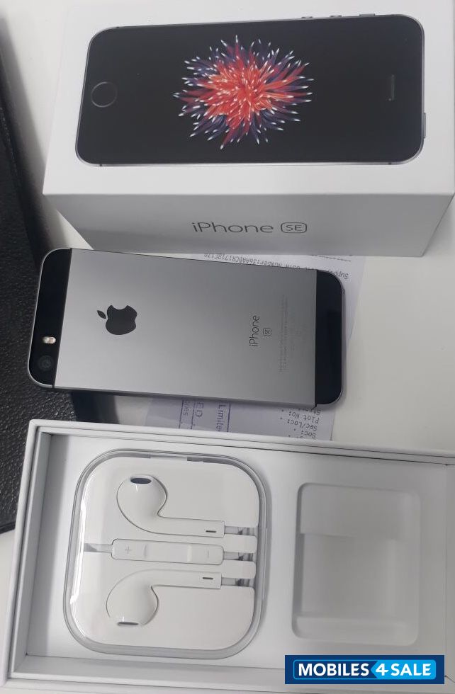 Space Gray Apple iPhone SE