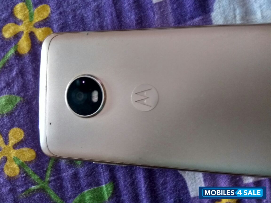Gold Motorola Moto G5 Plus