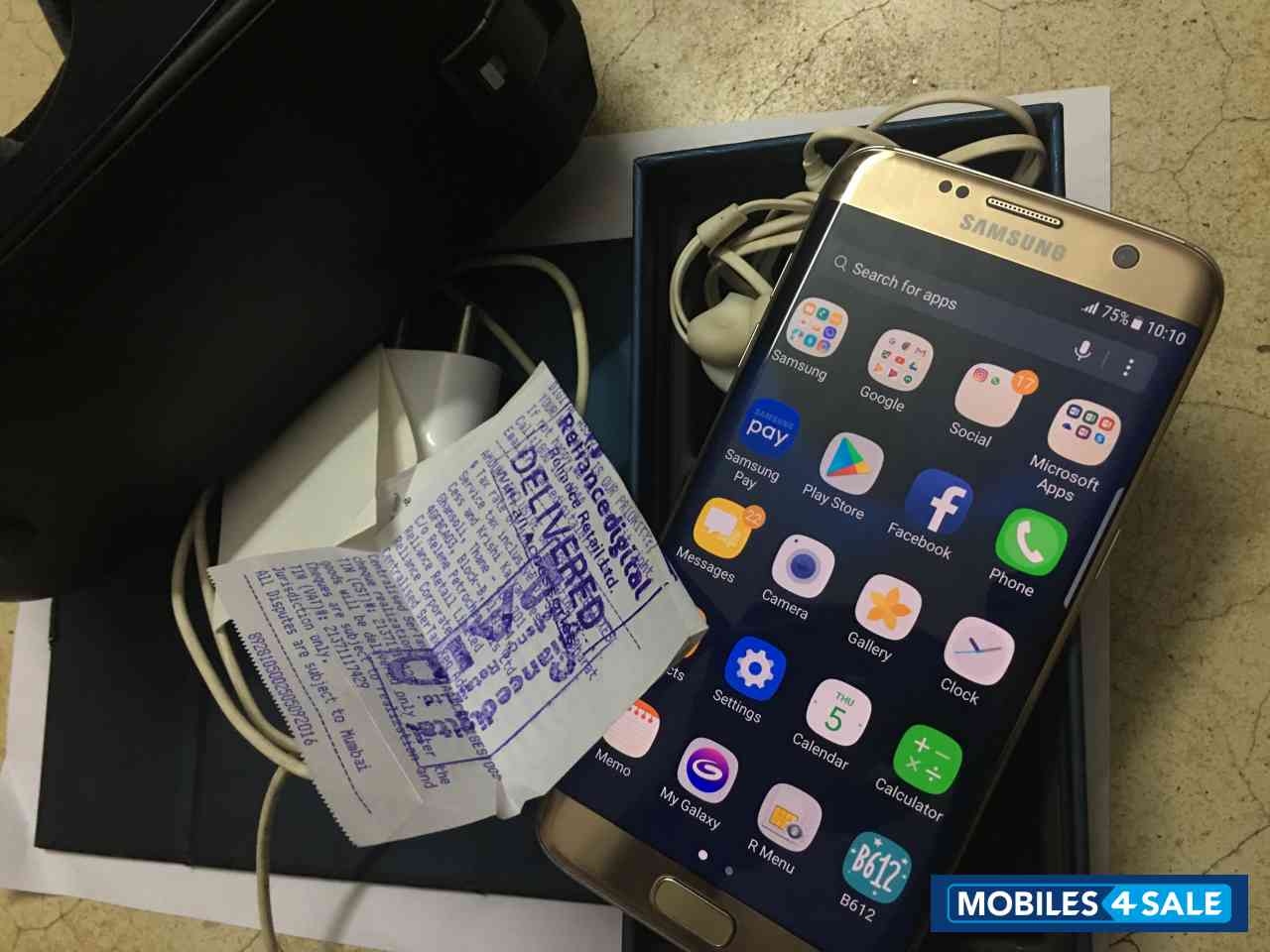 Gold Samsung Galaxy S7 Edge