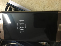 Gold Samsung Galaxy S7 Edge