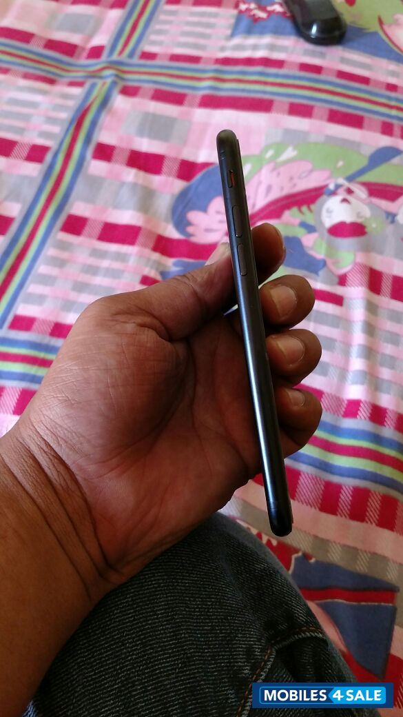 Matte Black Apple iPhone 7