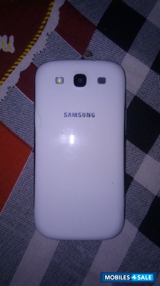 White Samsung Galaxy S3