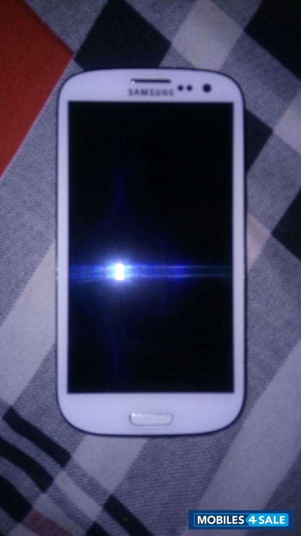 White Samsung Galaxy S3