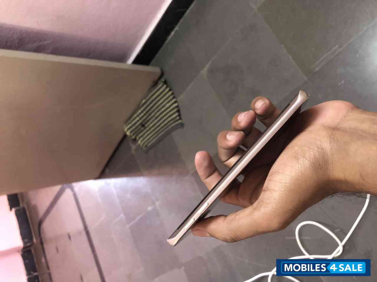 Gold Platinum Samsung Galaxy S6 Edge