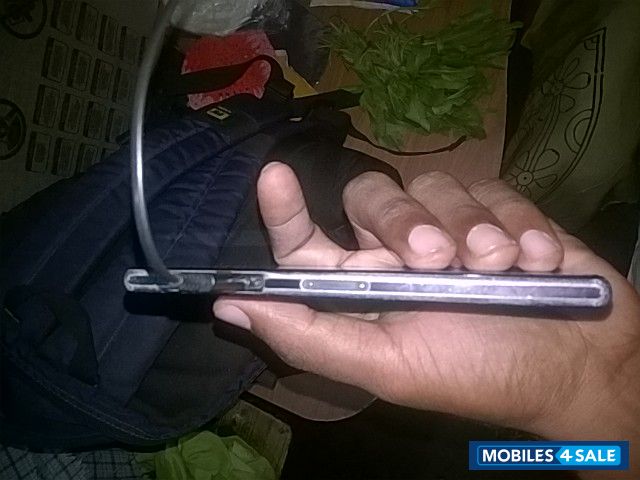 Black Sony Xperia Z1