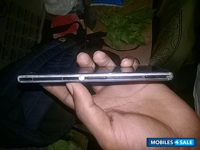 Black Sony Xperia Z1