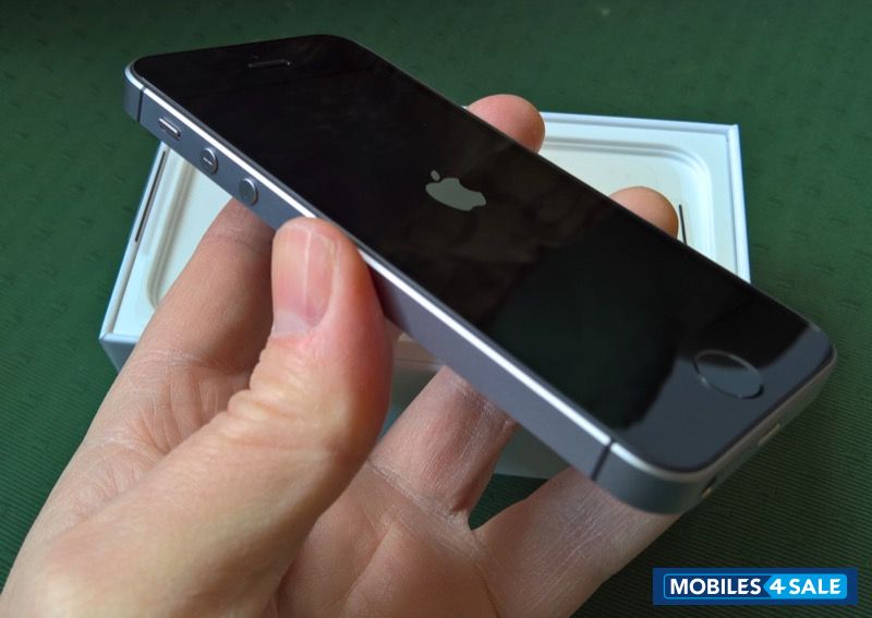 Space Grey Apple iPhone SE