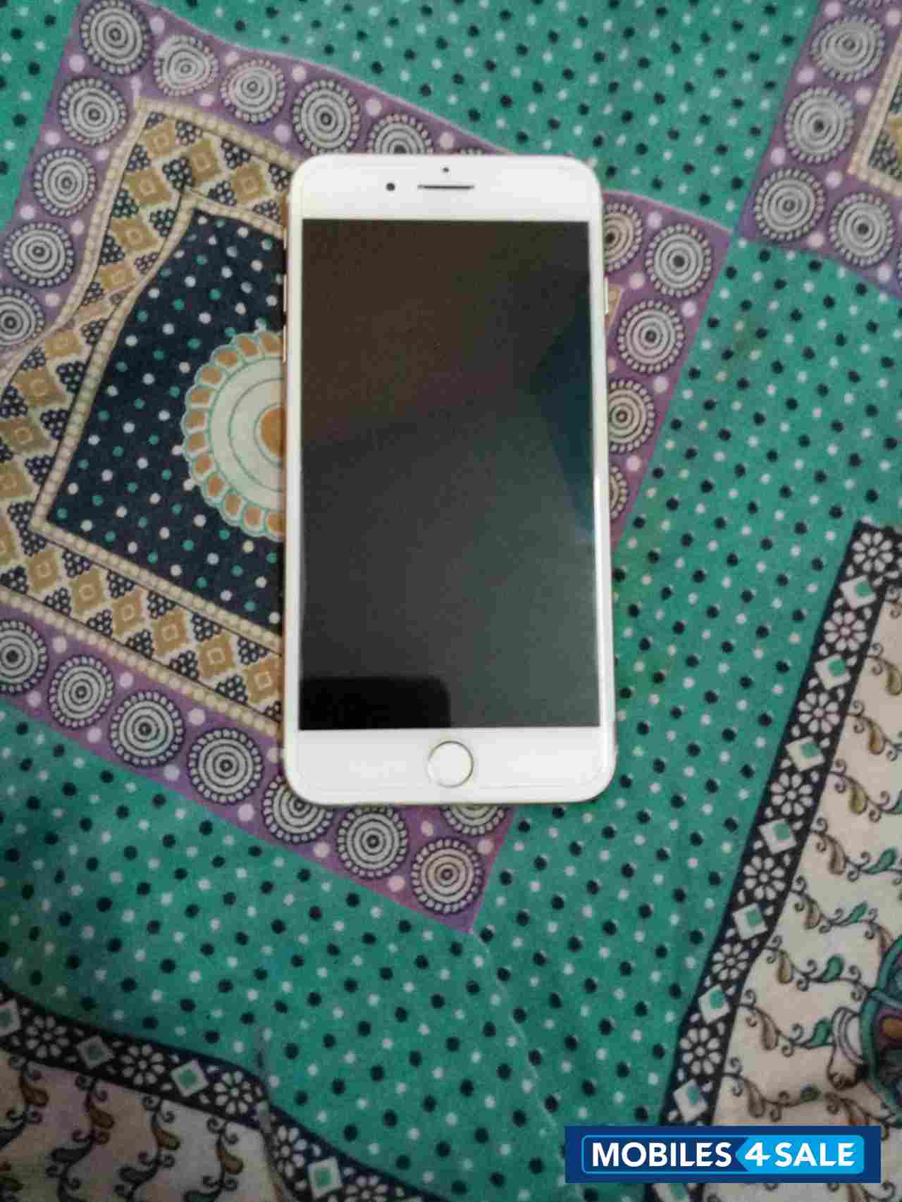 Gold Apple iPhone 7 Plus