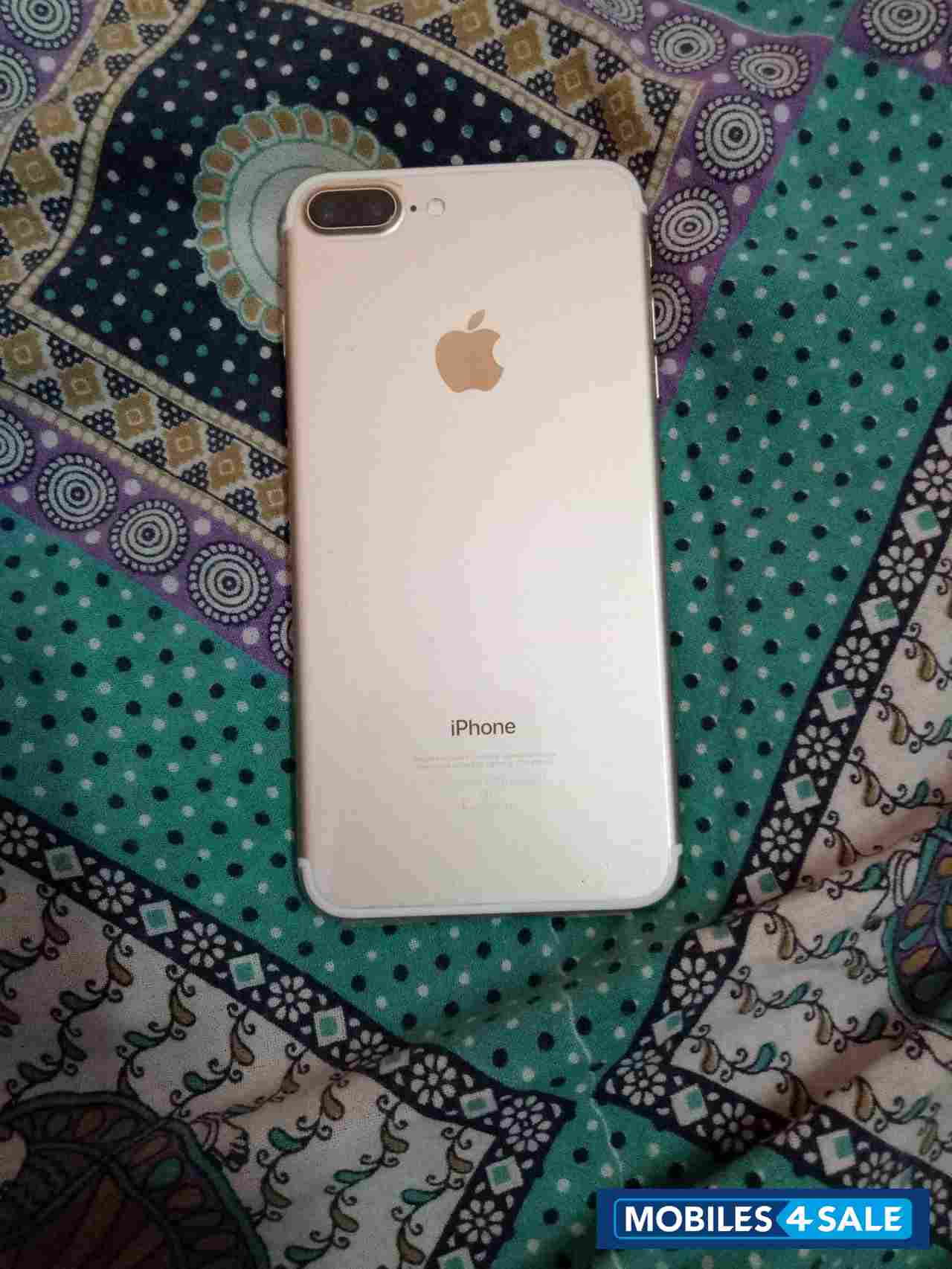 Gold Apple iPhone 7 Plus