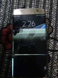 Gold Samsung Galaxy S7 Edge