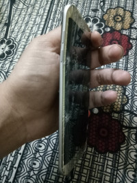 Gold Samsung Galaxy S7 Edge