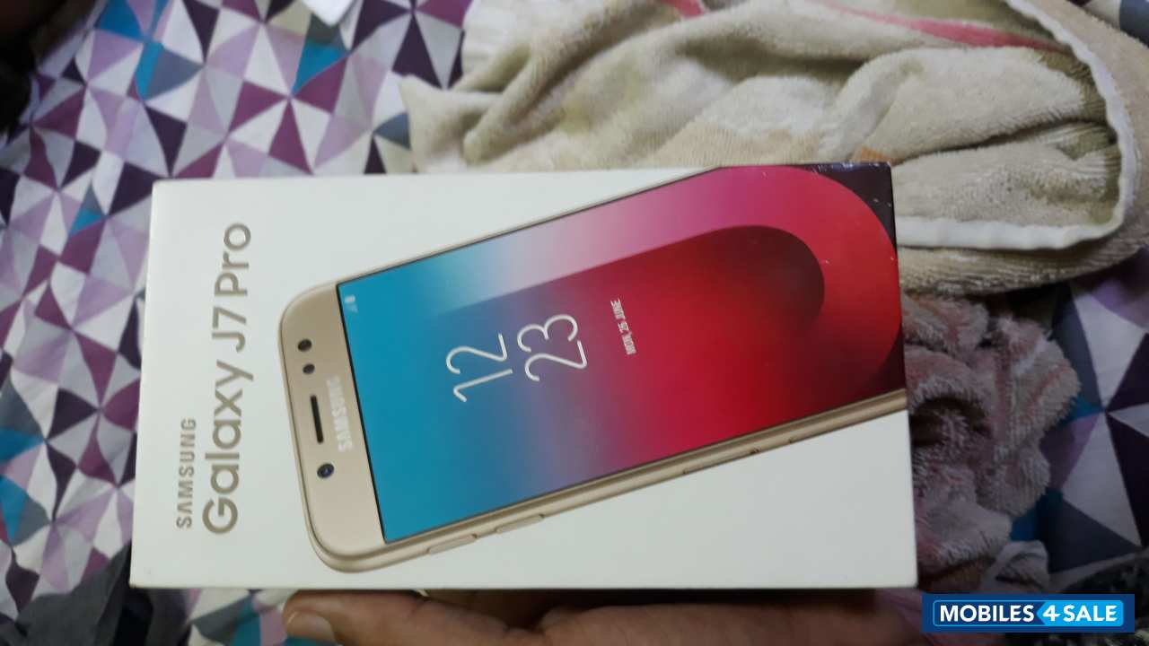 Black Samsung Galaxy J7 Pro