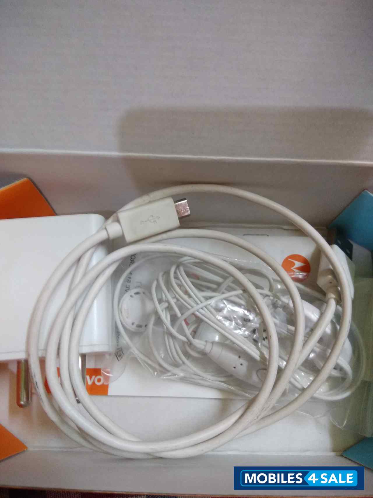 Gold Motorola Moto E4 Plus