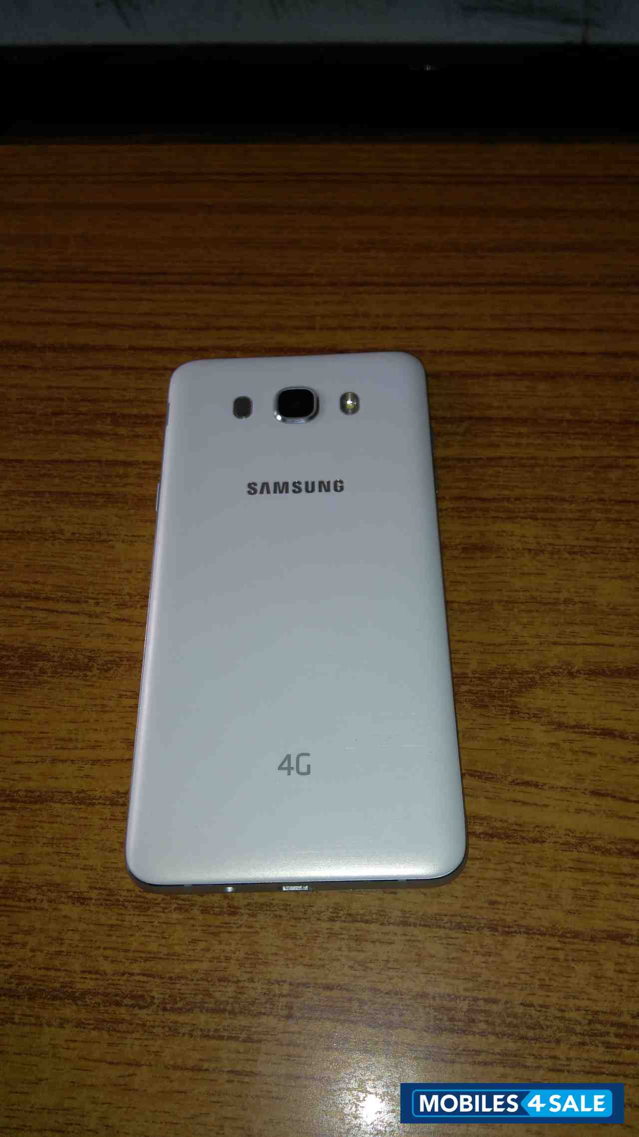 White Samsung Galaxy On8