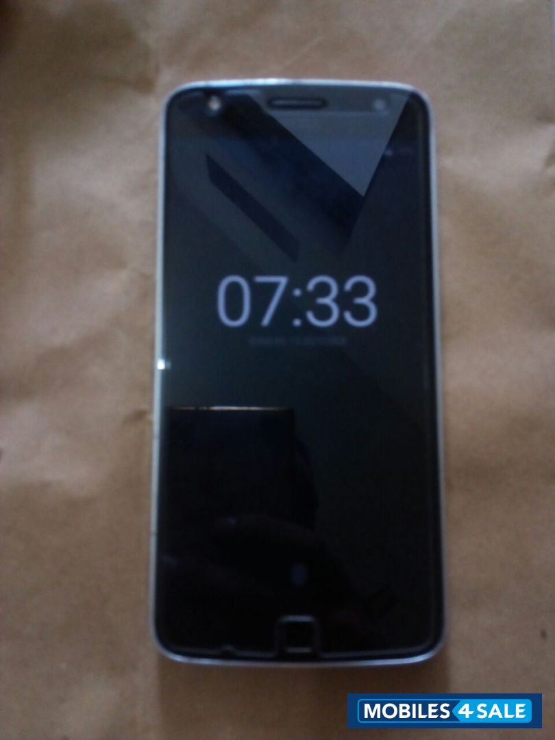 Black Motorola MOTO Z Play