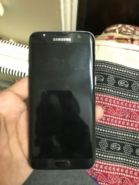 Black Samsung Galaxy S7 Edge