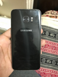 Black Samsung Galaxy S7 Edge