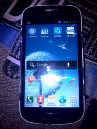 Black Samsung S-series GT-S7562