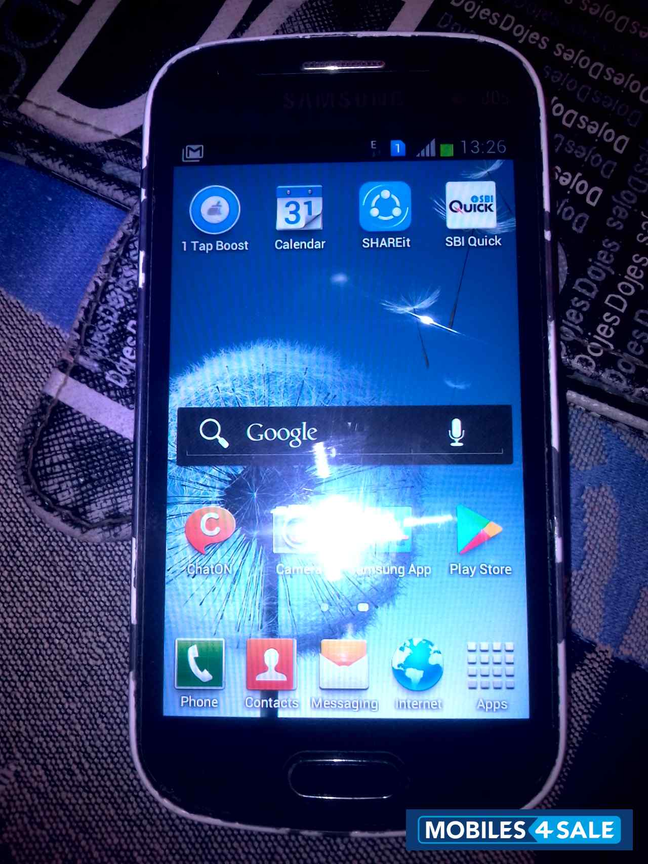 Black Samsung S-series GT-S7562