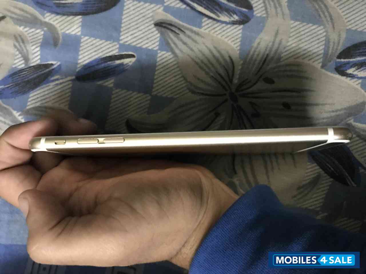 Gold Apple iPhone 6S Plus