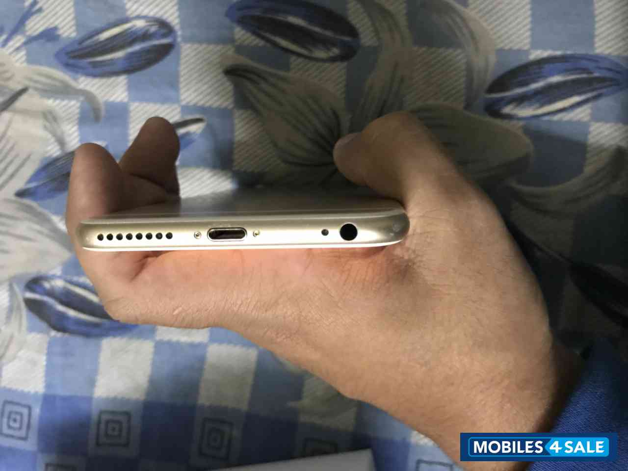 Gold Apple iPhone 6S Plus