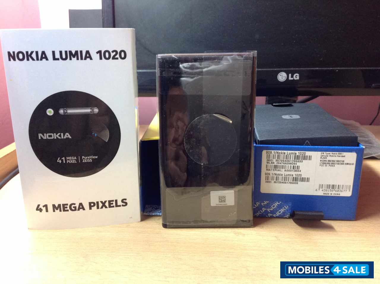 Black Nokia Lumia 1020