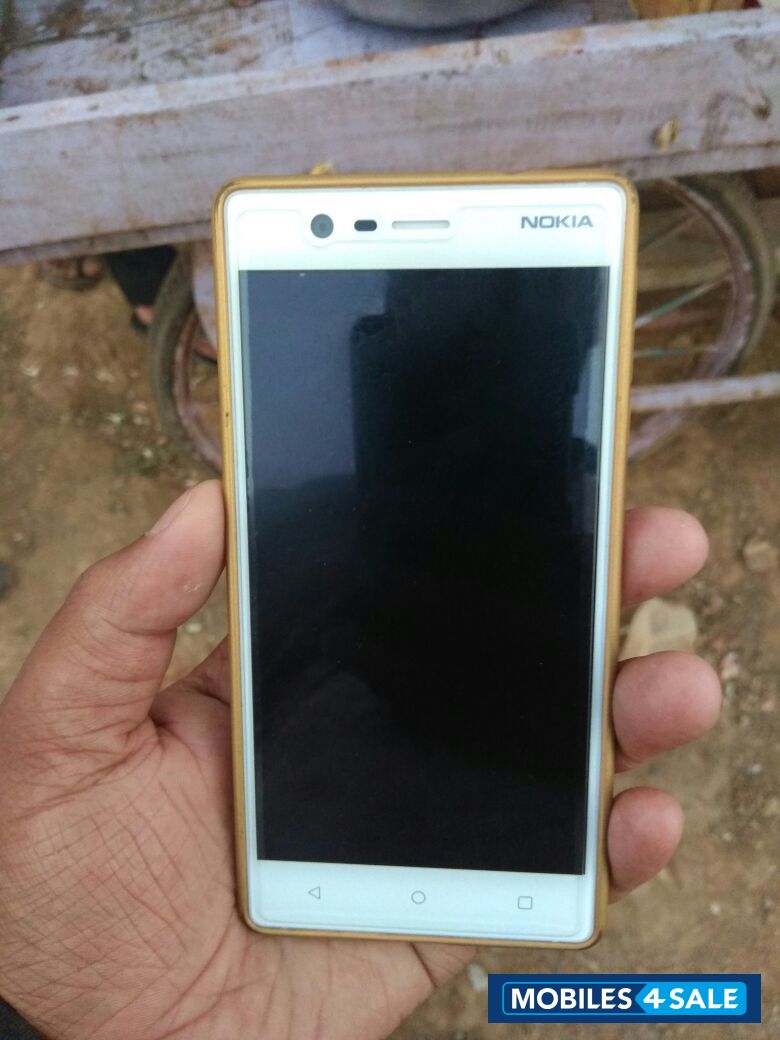 White Nokia 3