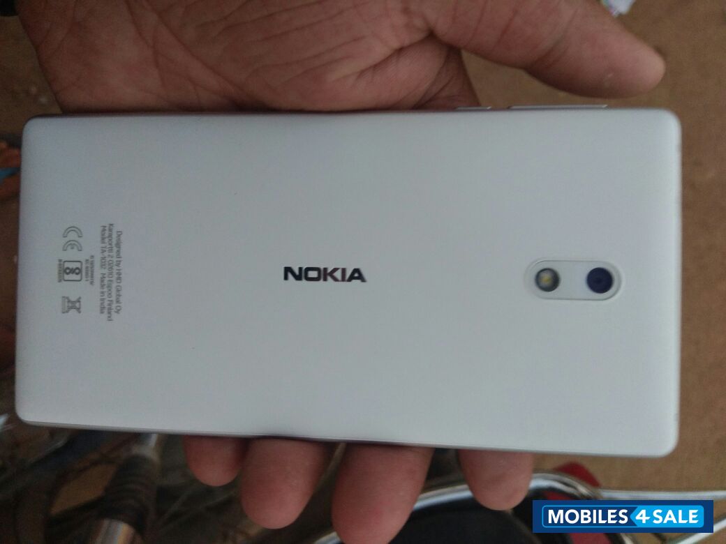 White Nokia 3