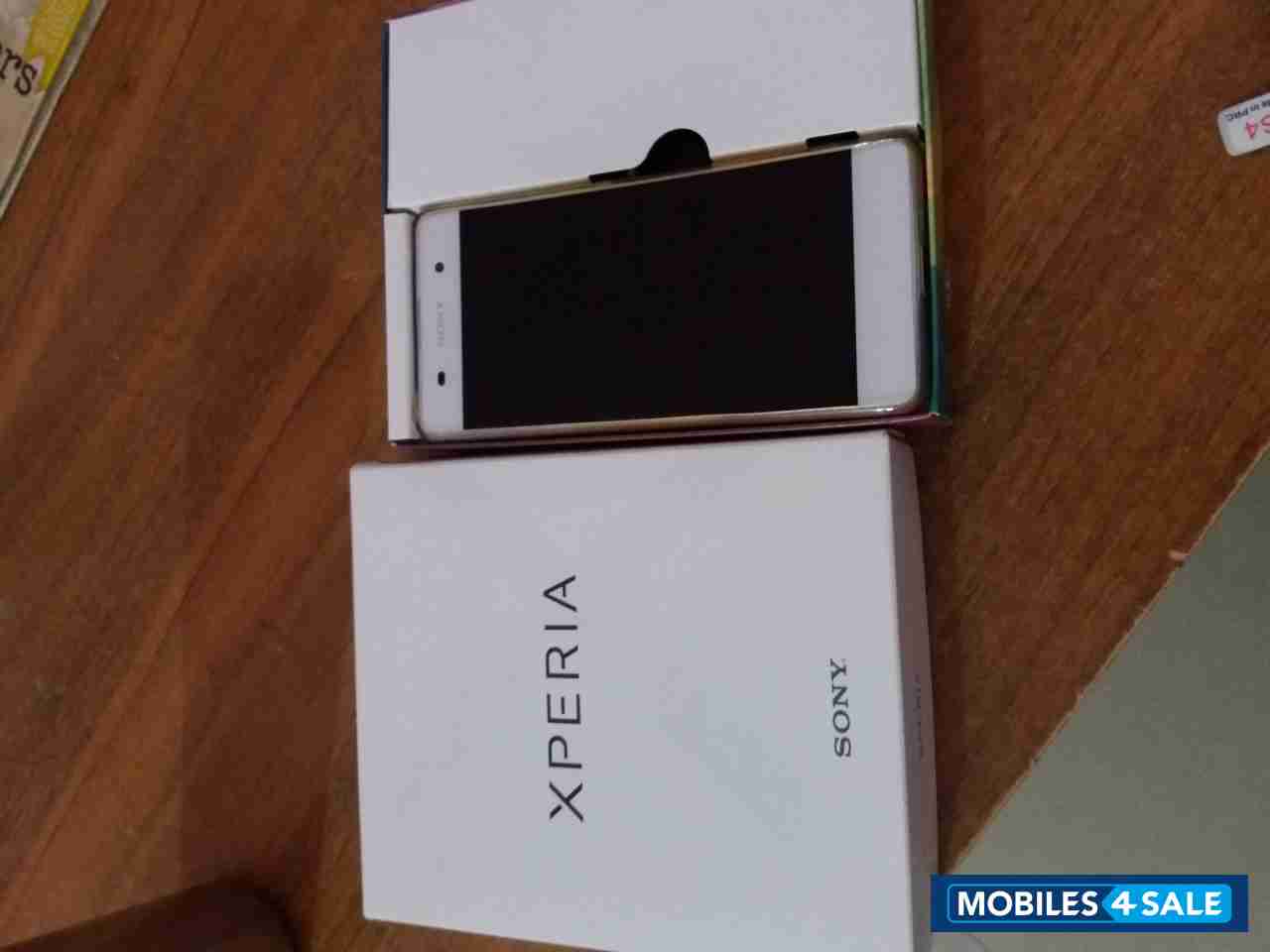 White Sony Xperia XA Dual