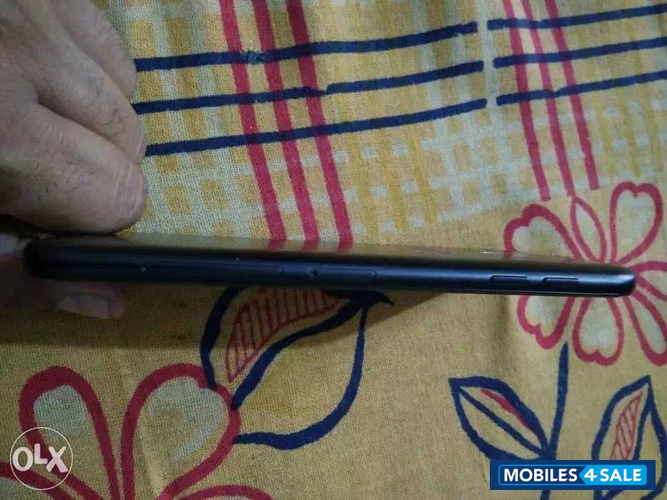 Black Samsung Galaxy J7 Pro