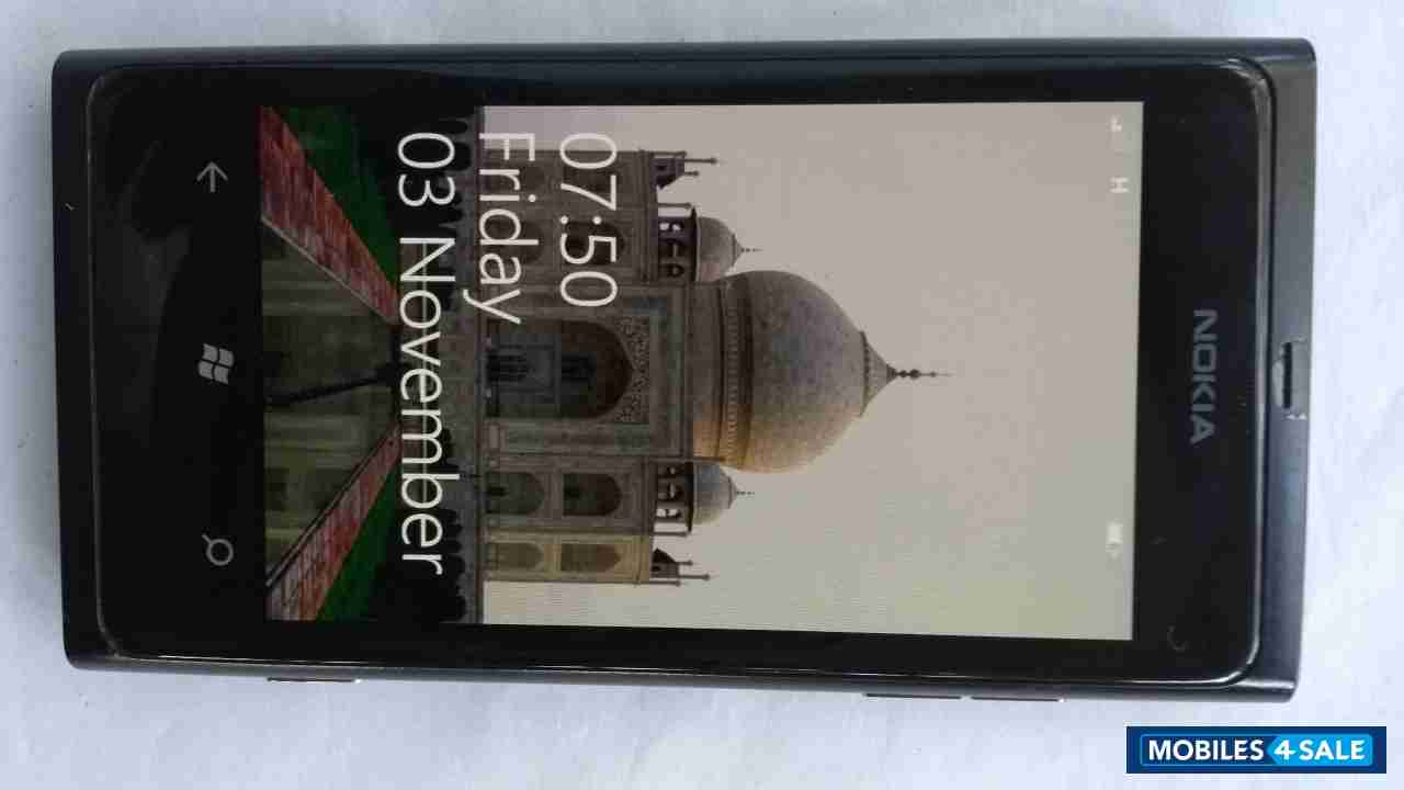 Black Nokia Lumia 800