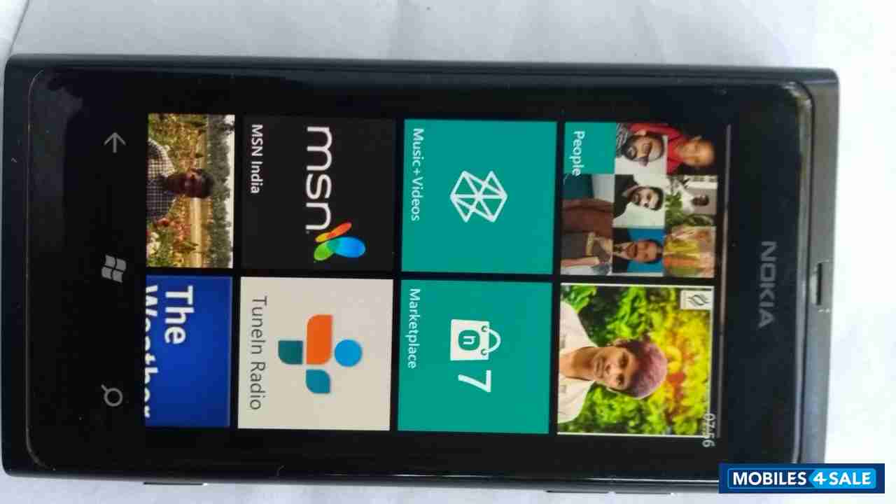 Black Nokia Lumia 800