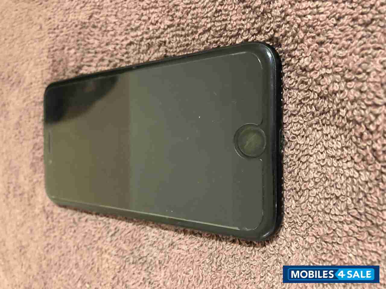 Black Apple iPhone 7