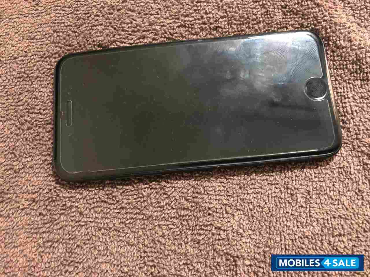 Black Apple iPhone 7