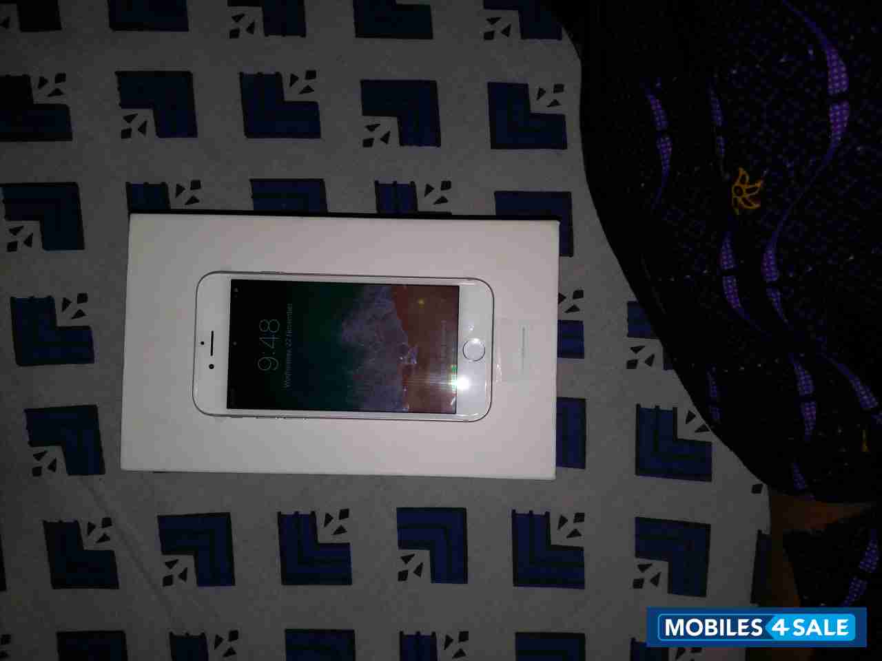 Silver Apple iPhone 7