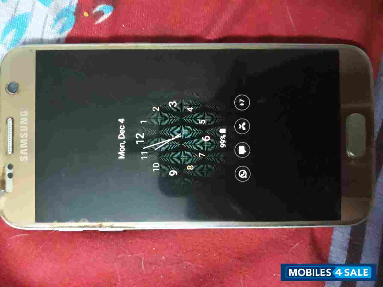 Gold Samsung Galaxy S7