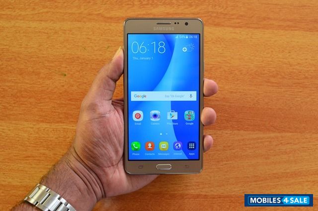 Gold Samsung Galaxy On7