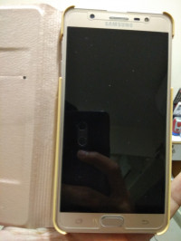 Golden Samsung Galaxy J7 Max
