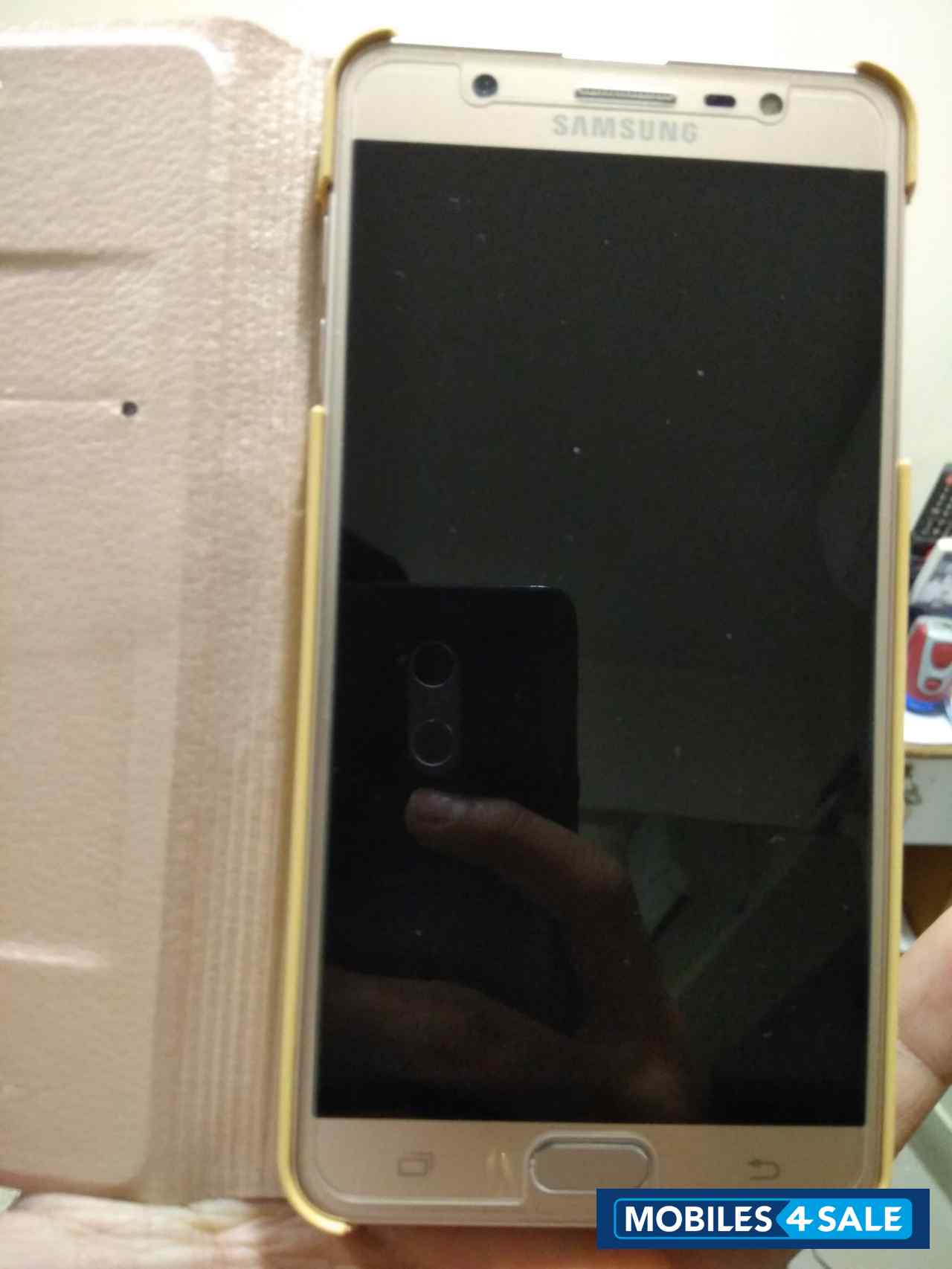 Golden Samsung Galaxy J7 Max