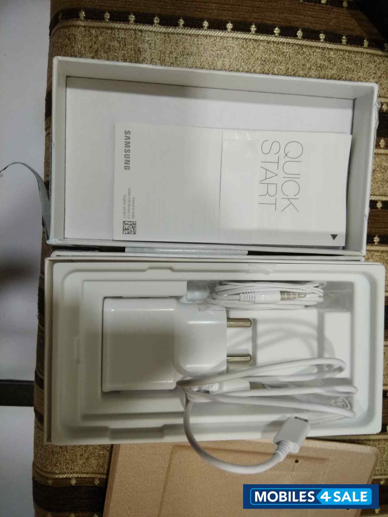 Golden Samsung Galaxy J7 Max