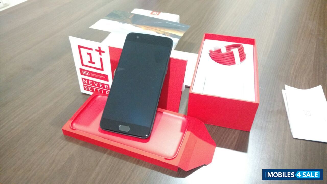 Midnight Black OnePlus 5