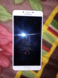 Golden Samsung Galaxy C9 Pro