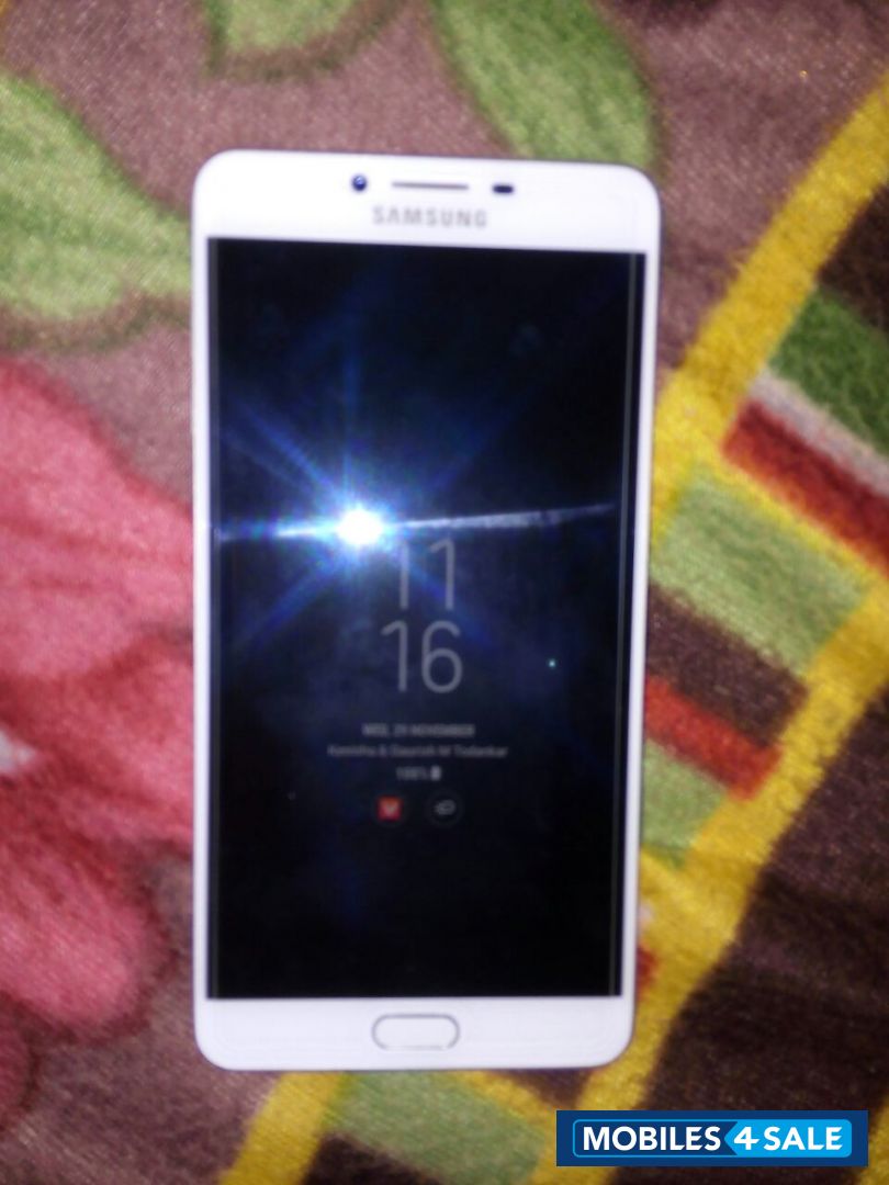 Golden Samsung Galaxy C9 Pro