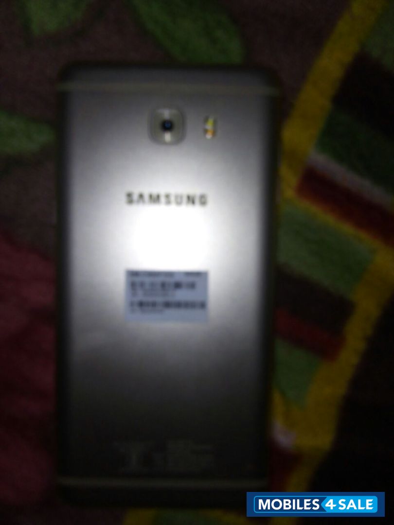 Golden Samsung Galaxy C9 Pro